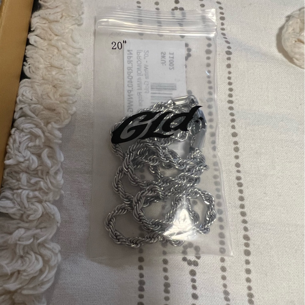 Elegant Silver Rope Chain Necklace - Picture 2 of 8